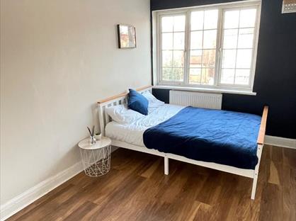 Room in a Shared Flat, Hanworth Road, TW4