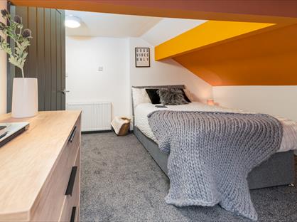 Room in a Shared House, Chorley Road, M27