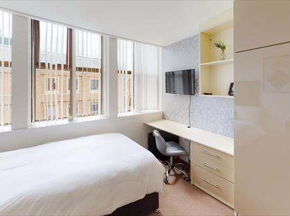 Studio Flat, Pall Mall, L3
