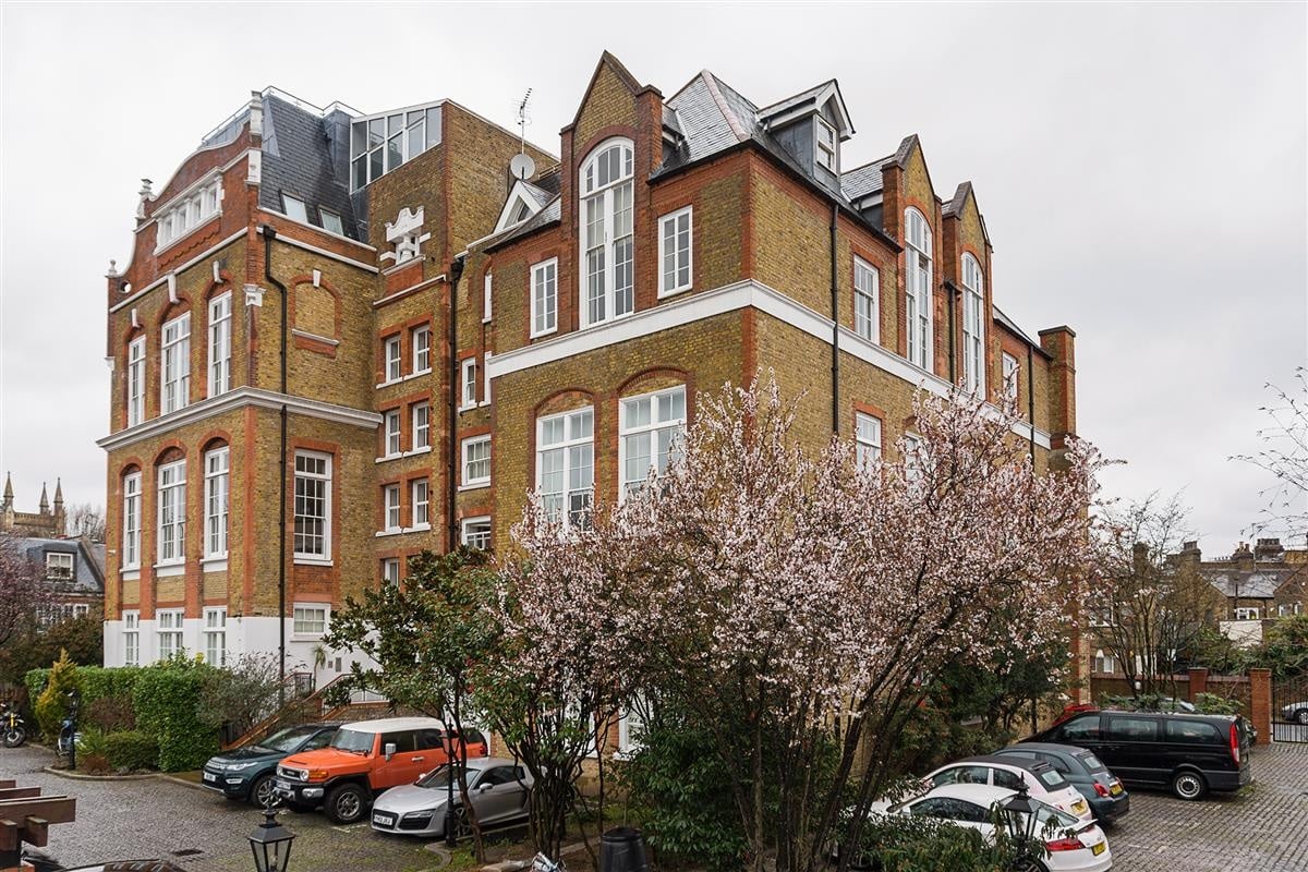 2 Bed Flat, Thackeray Road, SW8, N1 7GU