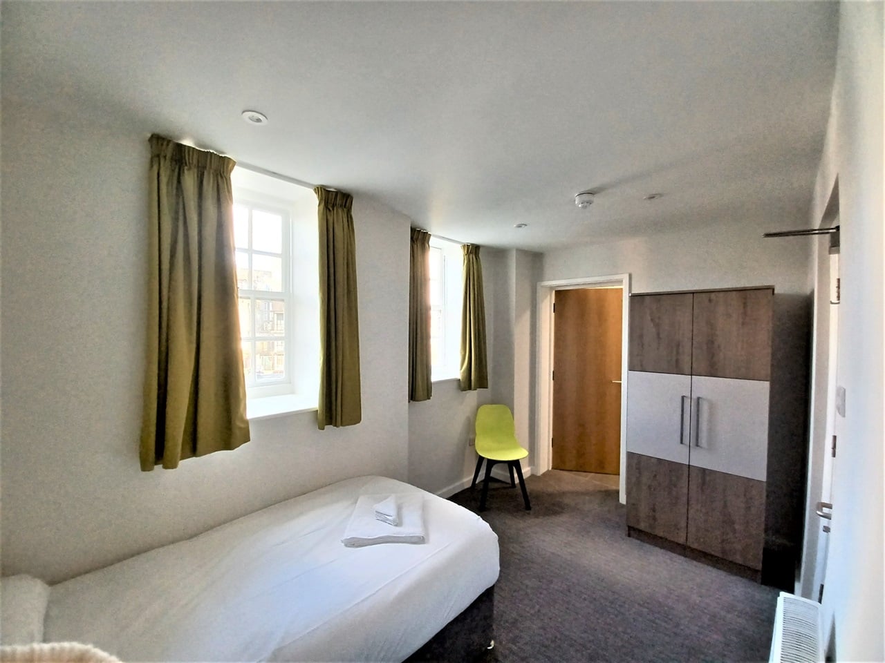 Bedsit, Foley Street, W1W photo 2