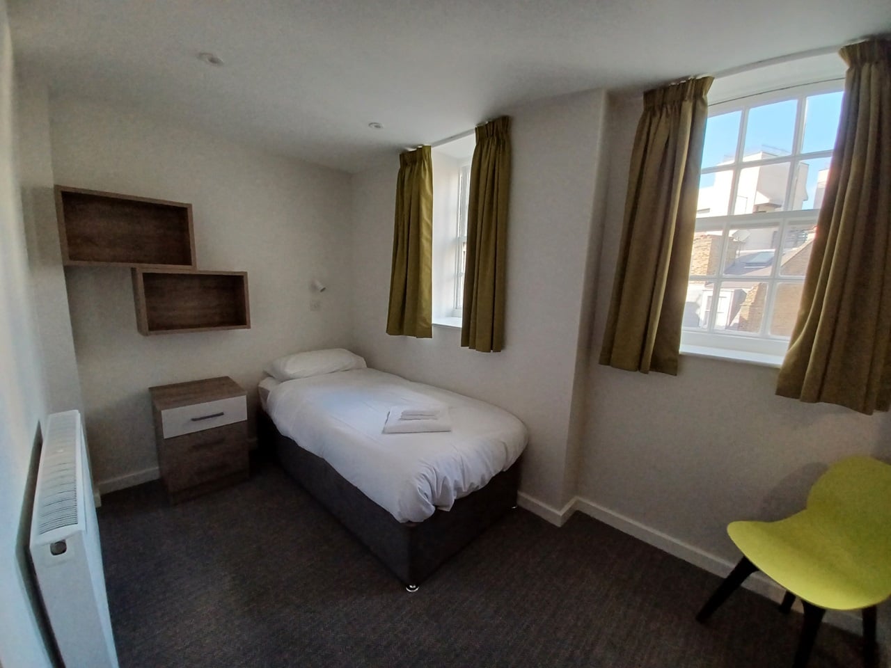 Bedsit, Foley Street, W1W photo 3
