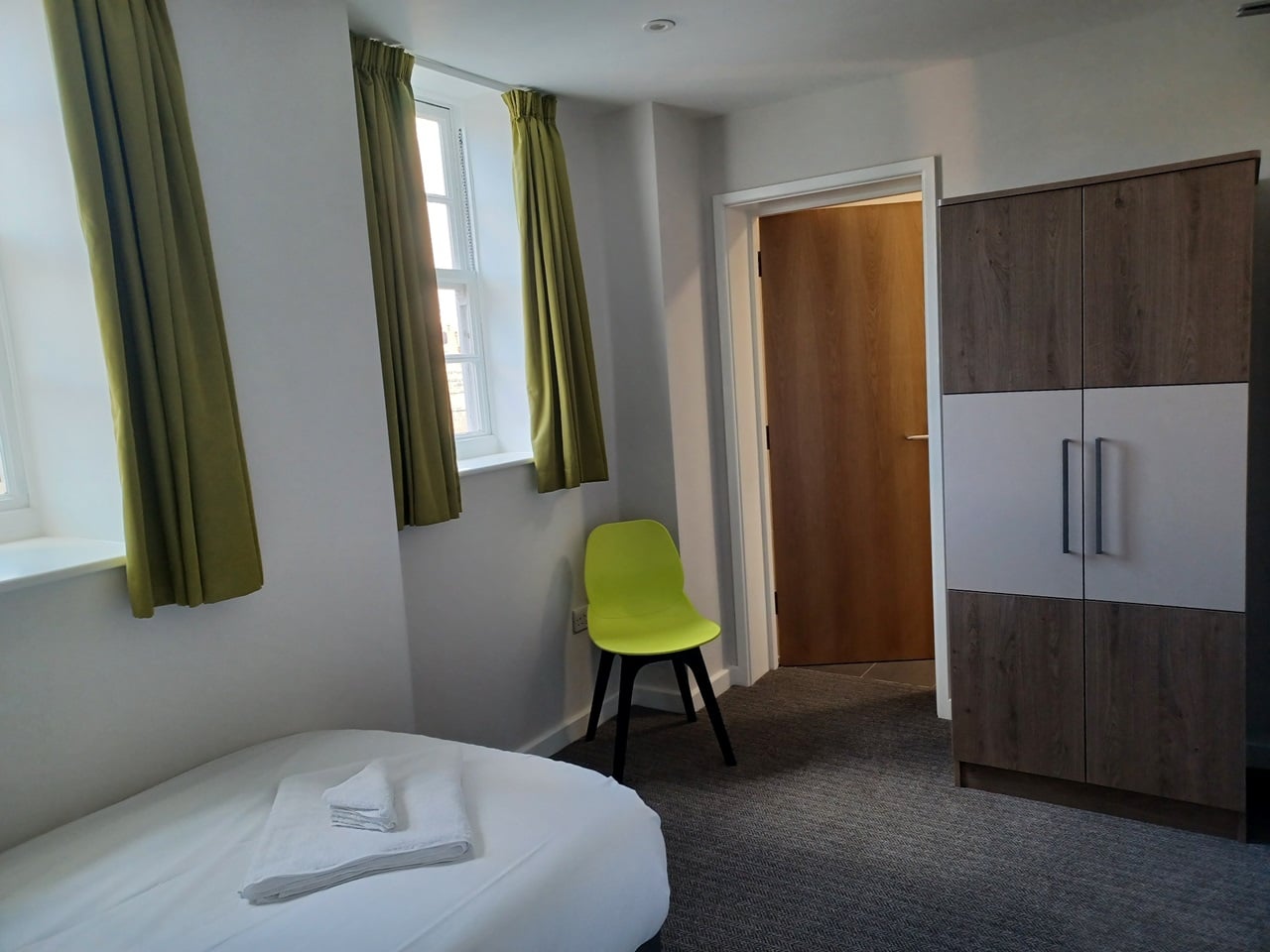 Bedsit, Foley Street, W1W photo 4