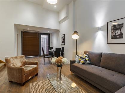 2 Bed Flat, Midghall Street, L3