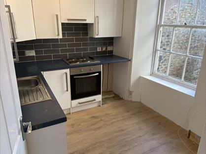2 Bed Flat, Greenmarket, TR17