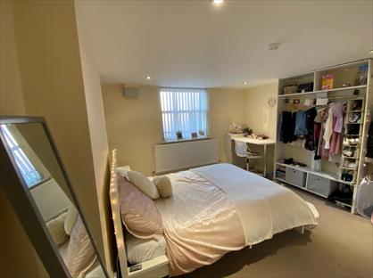 5 Bed Flat, North View, L7