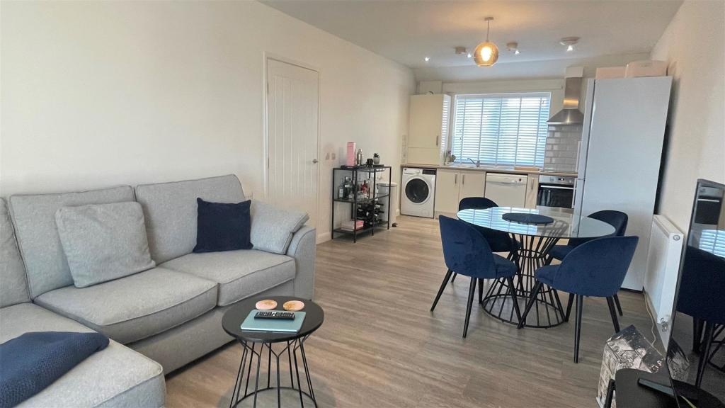 Bourne - 2 Bed Flat, Ridge House, PE10 - To Rent Now for £850.00 p/m