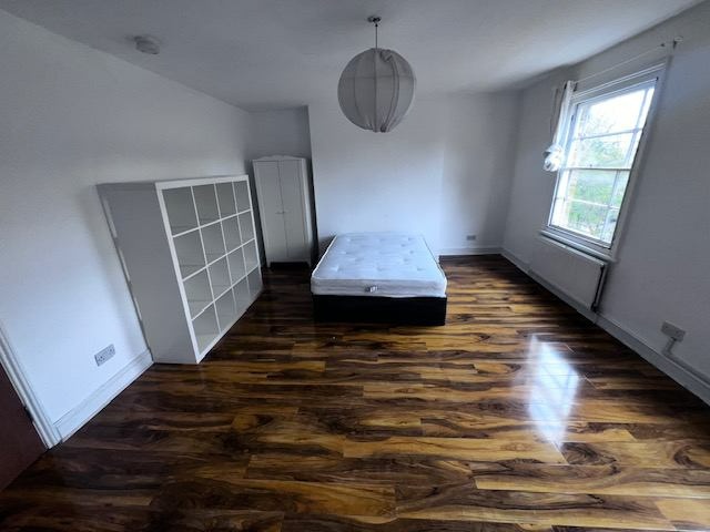 6 Bed Semi-Detached House, Grosvenor Terrace, SE5