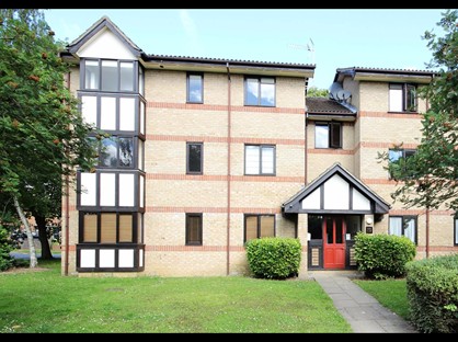 1 Bed Flat, Woodland Grove, CM16