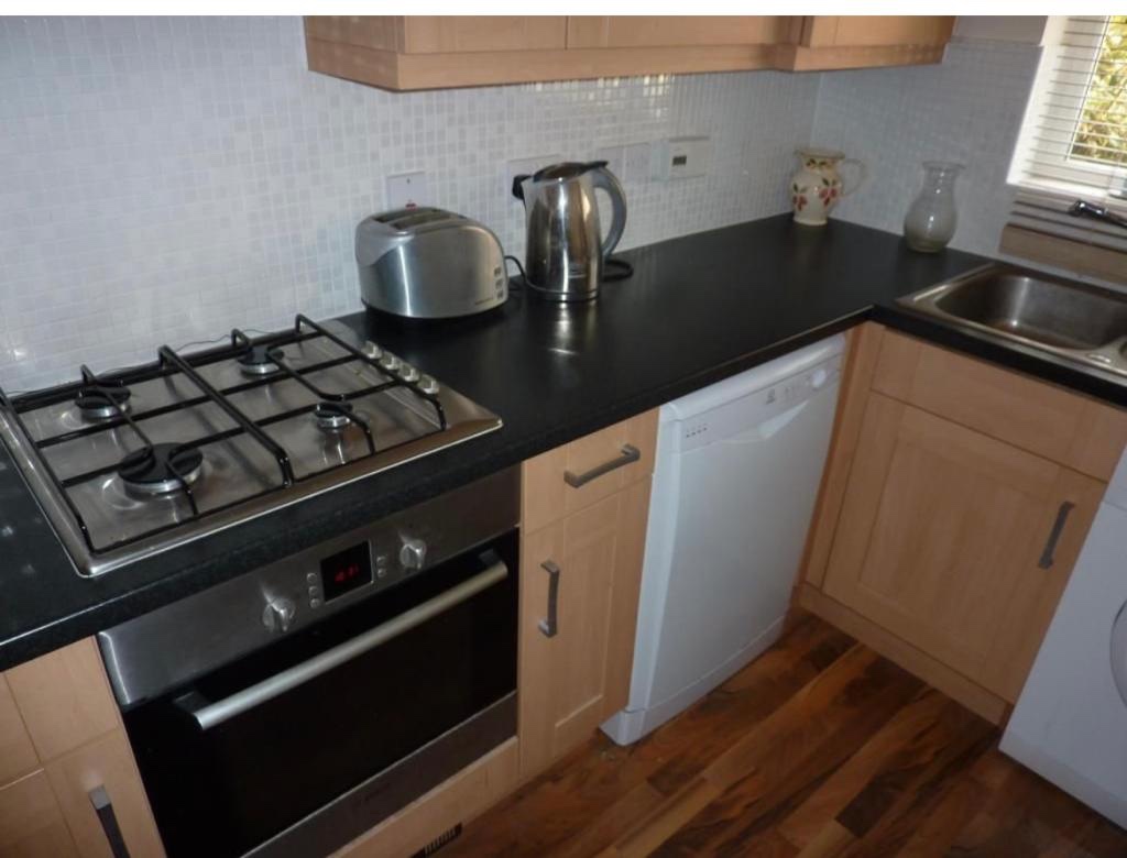 Wokingham 2 Bed Terraced House, Rosebay, RG40 To Rent Now for £