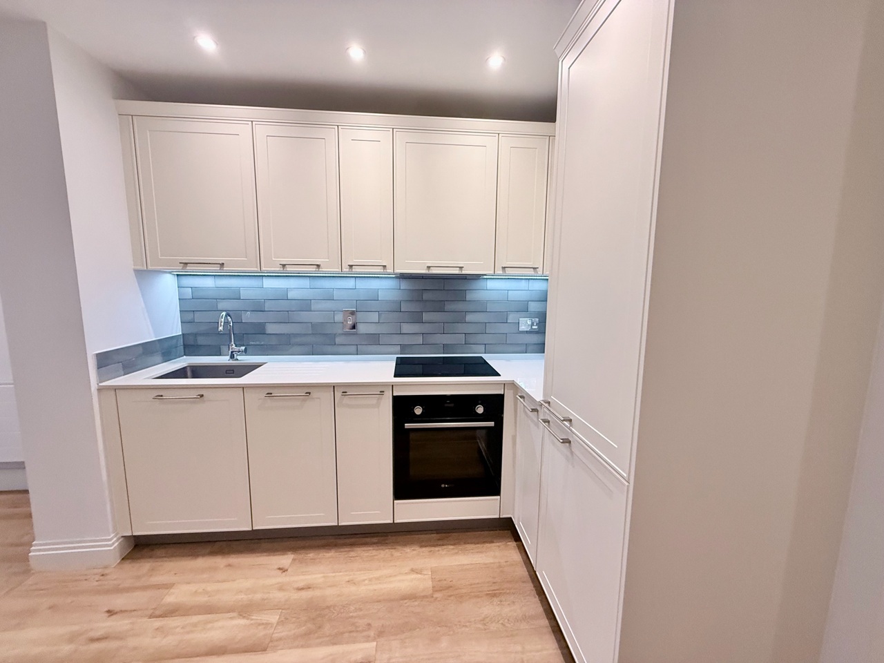 2 Bed Flat, Joseph Huntley Walk, RG1 photo 5