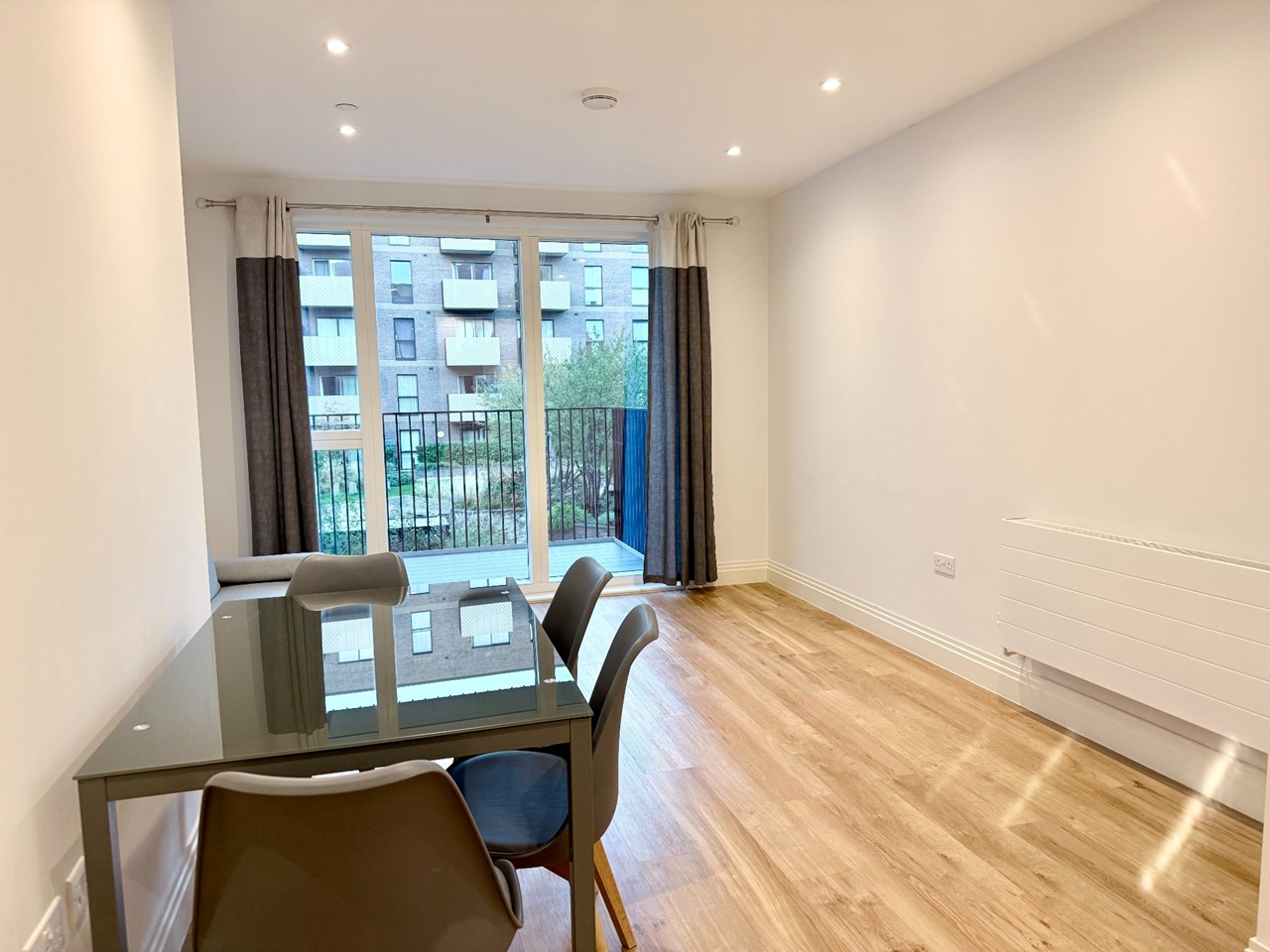 2 Bed Flat, Joseph Huntley Walk, RG1 photo 3