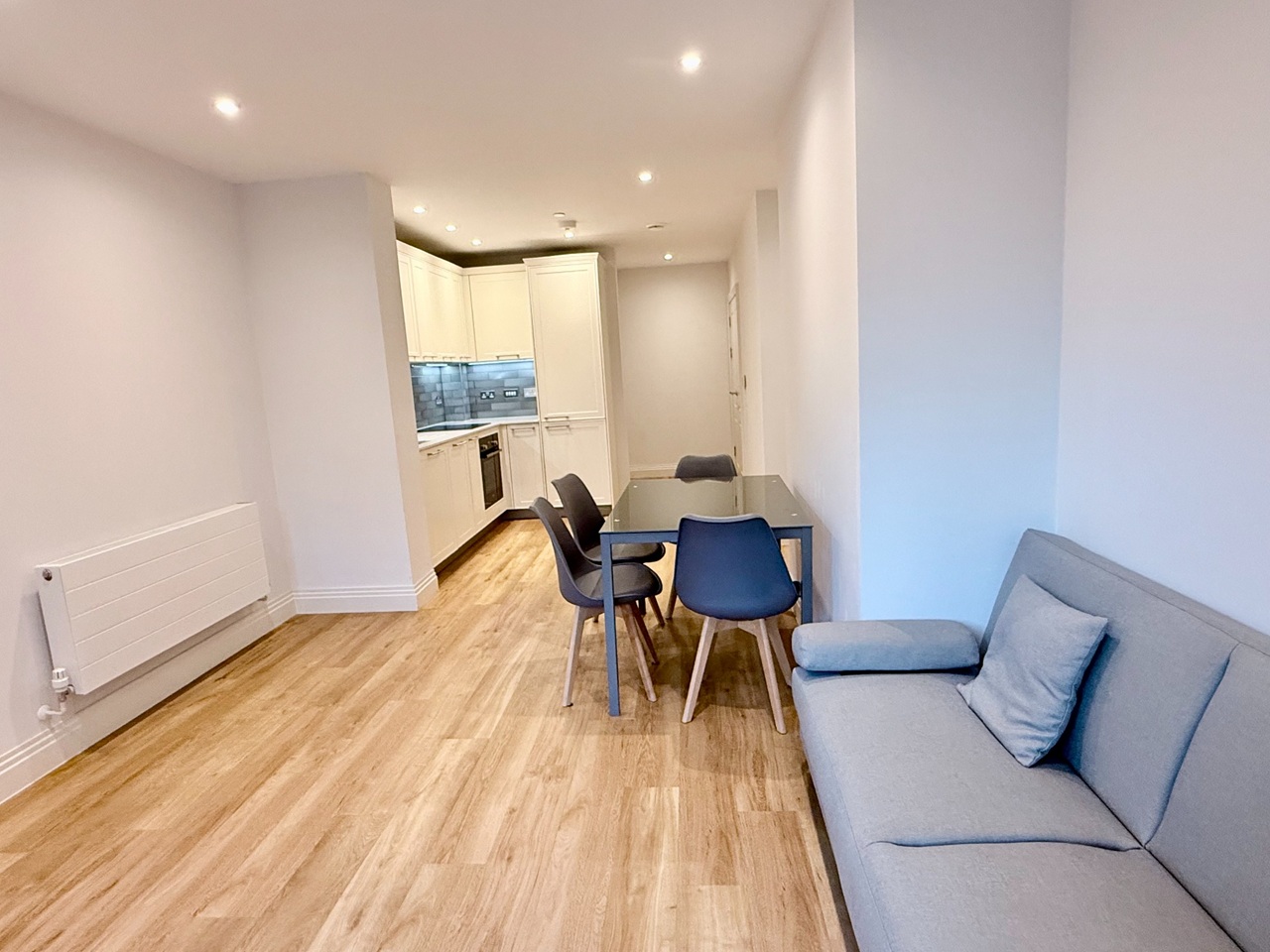 2 Bed Flat, Joseph Huntley Walk, RG1 photo 2