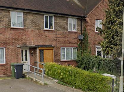 2 Bed Detached House, Sterling Avenue, EN8