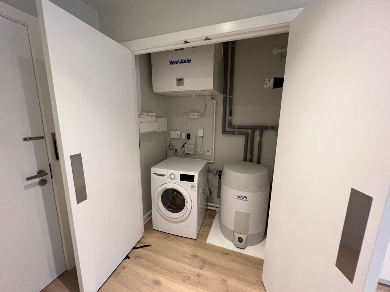 1 Bed Flat, Aspin Lane, M4 photo 4