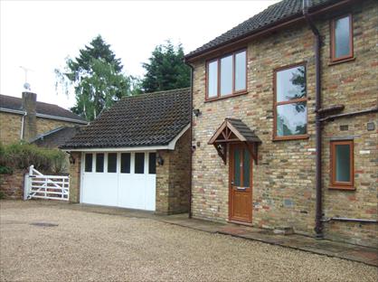 3 Bed Semi-Detached House, Mangrove Drive, SG13