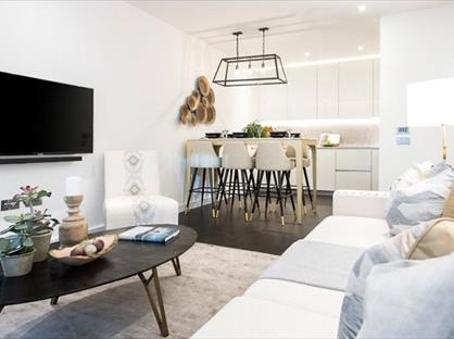 2 Bed Flat, Thornes House, SW11