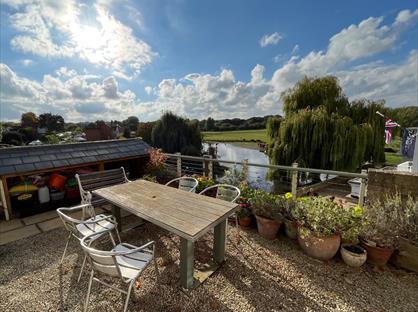 2 Bed Flat, Walnut Tree Lane, CO10