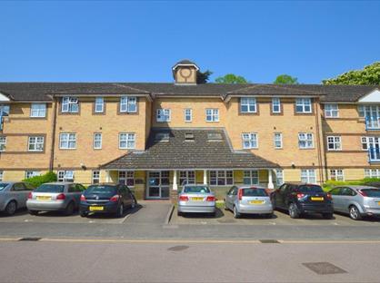 2 Bed Flat, Barons Court, LU2