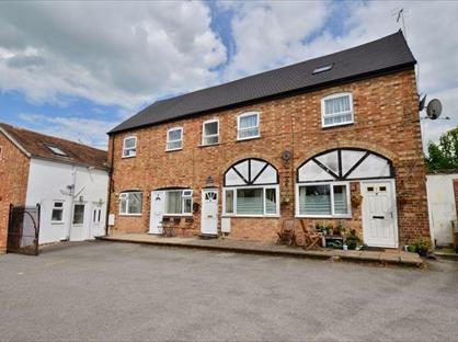 2 Bed Flat, Banner Court, WR11