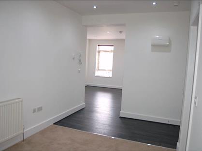 1 Bed Flat, High Street, GU19