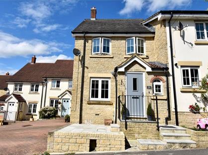 3 Bed End Terrace, Hillside Drive, BA11