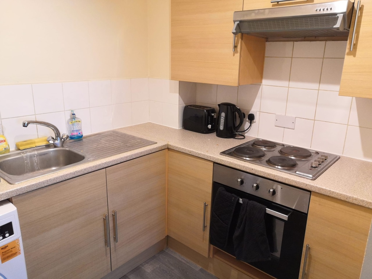 High 1 Bed Flat, Whitelands Road, HP12 To Rent Now for £985