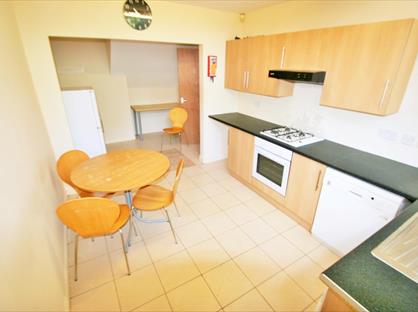 2 Bed Flat, North Hill Road, LS6