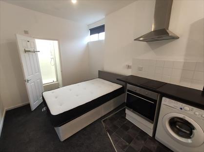 Studio Flat, Catford Road, SE6