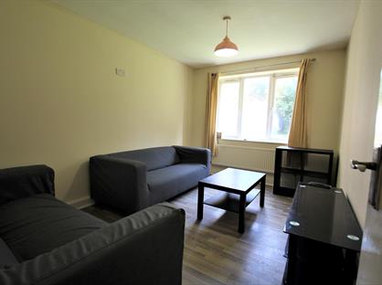 2 Bed Flat, Pennington Court, LS6