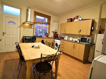 4 Bed Terraced House, Brudenell View, LS6