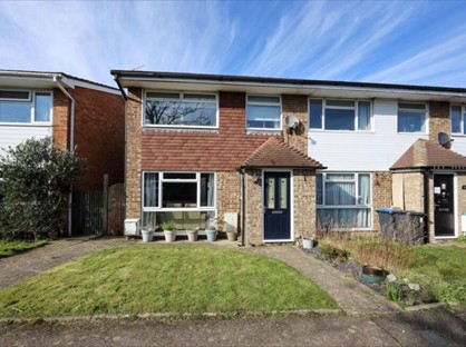 3 Bed End Terrace, Cants Close, RH15