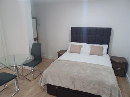 Studio Flat, The Midway, ST5