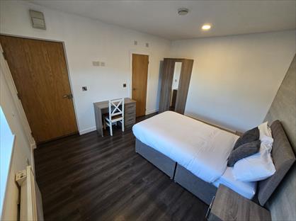 Studio Flat, Studio, ST1