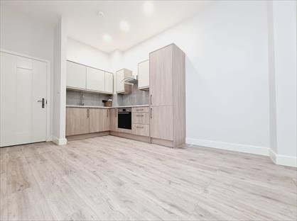 1 Bed Flat, Woodcote Road, SM6