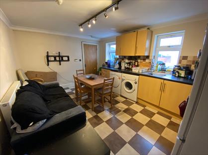 2 Bed Flat, Palmerston Road, SO14