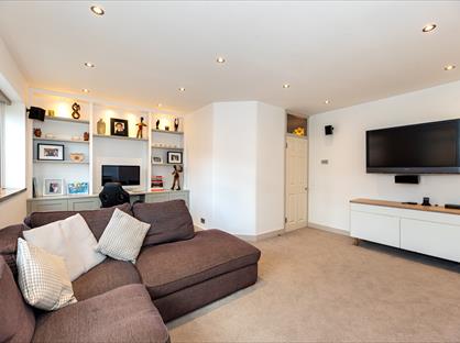 3 Bed Maisonette, Haydons Road, SW19