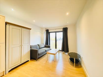 1 Bed Flat, Broadway, W13