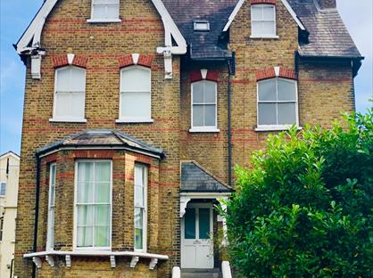 1 Bed Flat, Audley House, TW10