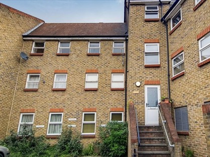 2 Bed Flat, Elmgreen Close, E15
