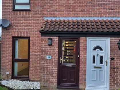 2 Bed End Terrace, Woodstock Close, RH12