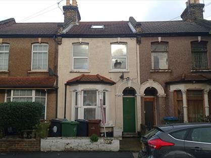 2 Bed Flat, Cheneys Road, E11
