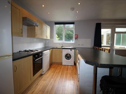 4 Bed Semi-Detached House, Harefield Road, SO17