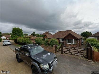 2 Bed Bungalow, Saffron Platt, GU2