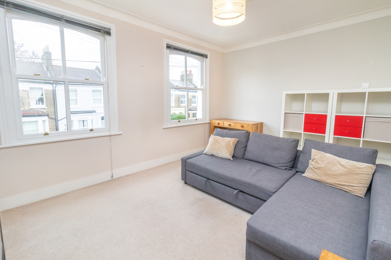 1 Bed Flat, Nutcroft Road, SE15 photo 4