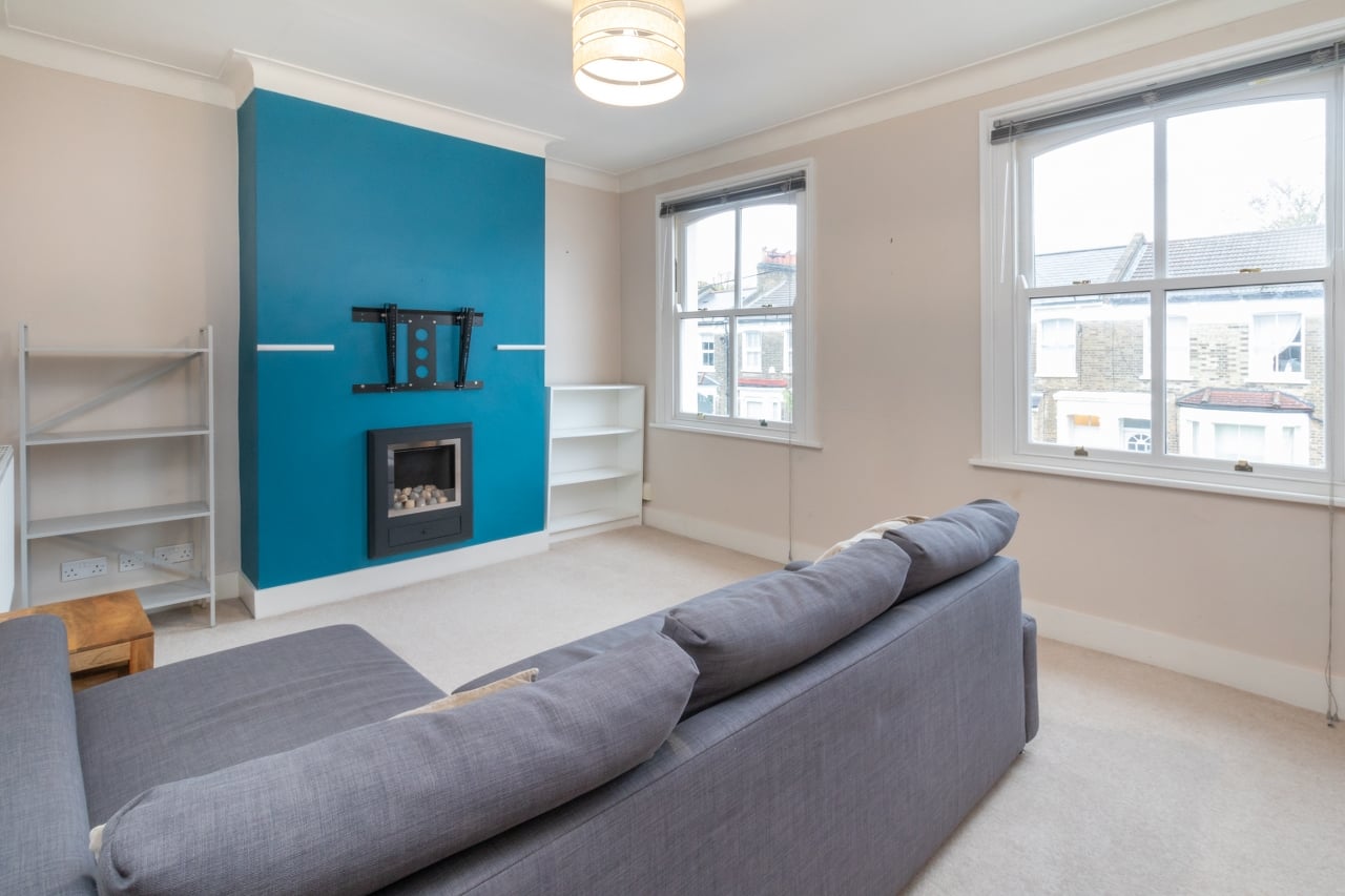 1 Bed Flat, Nutcroft Road, SE15 photo 2