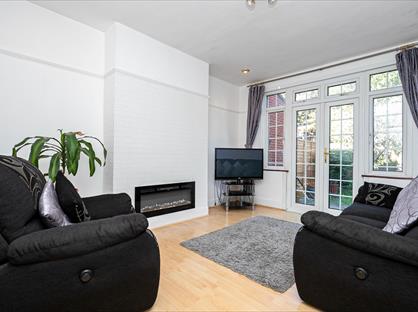 4 Bed Terraced House, Cavendish Gardens, IG11
