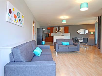 2 Bed Flat, City Road East, M15
