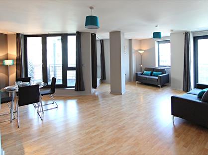 2 Bed Flat, City Road East, M15