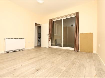 Studio Flat, Station Lane, RM12